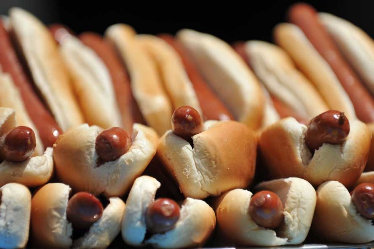 Some foods, such as processed meat, should carry a health warning, says a nutritionist.