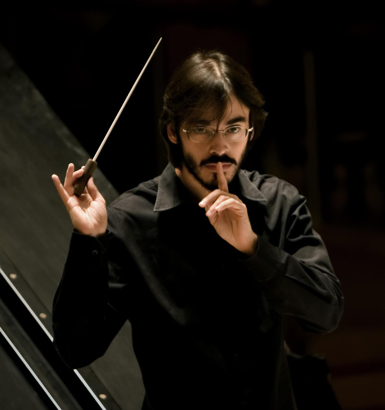 Conductor Ilan Volkov. Photo: Simon Butterworth ©BBC 