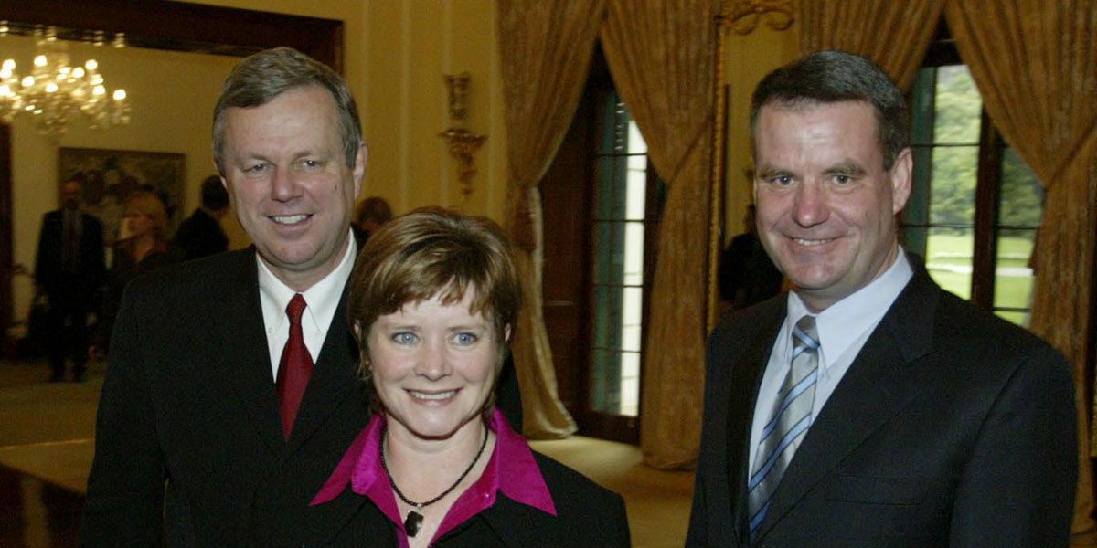 Karlene Maywald, flanked by Mike Rann and Kevin Foley, after being sworn in to Labor's Cabinet in 2004. AAP image