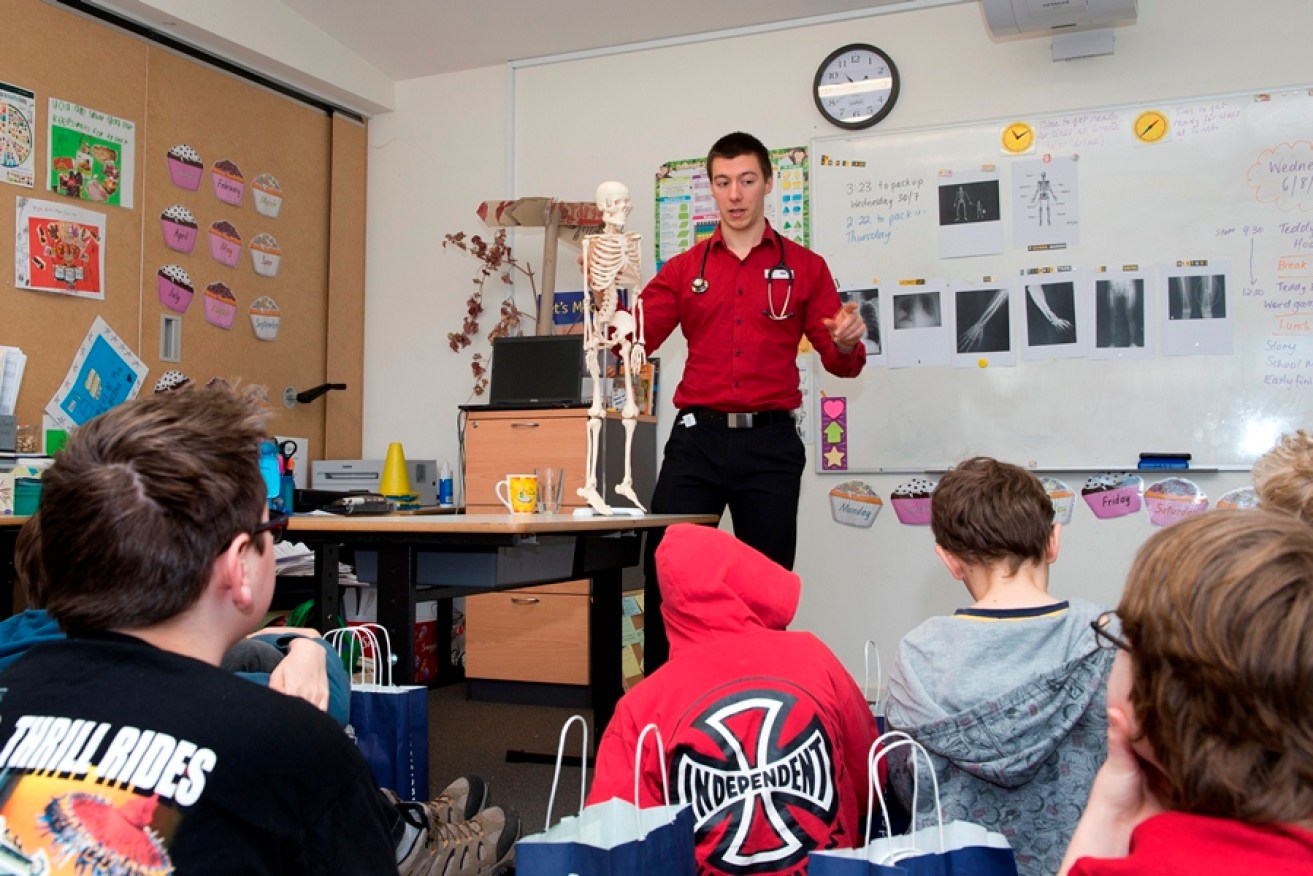 Medical student Sam Bryson gives some pointers on anatomy to a group of Kirinari students.