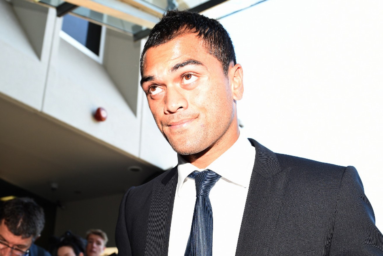 Queensland Reds player Karmichael Hunt arrives at the Southport magistrates court in Southport. Photo: Dave Hunt/AAP