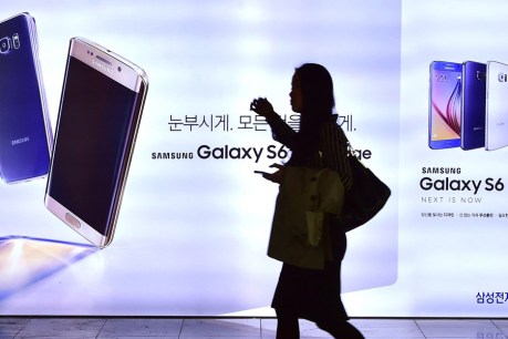 Samsung regains smartphone lead
