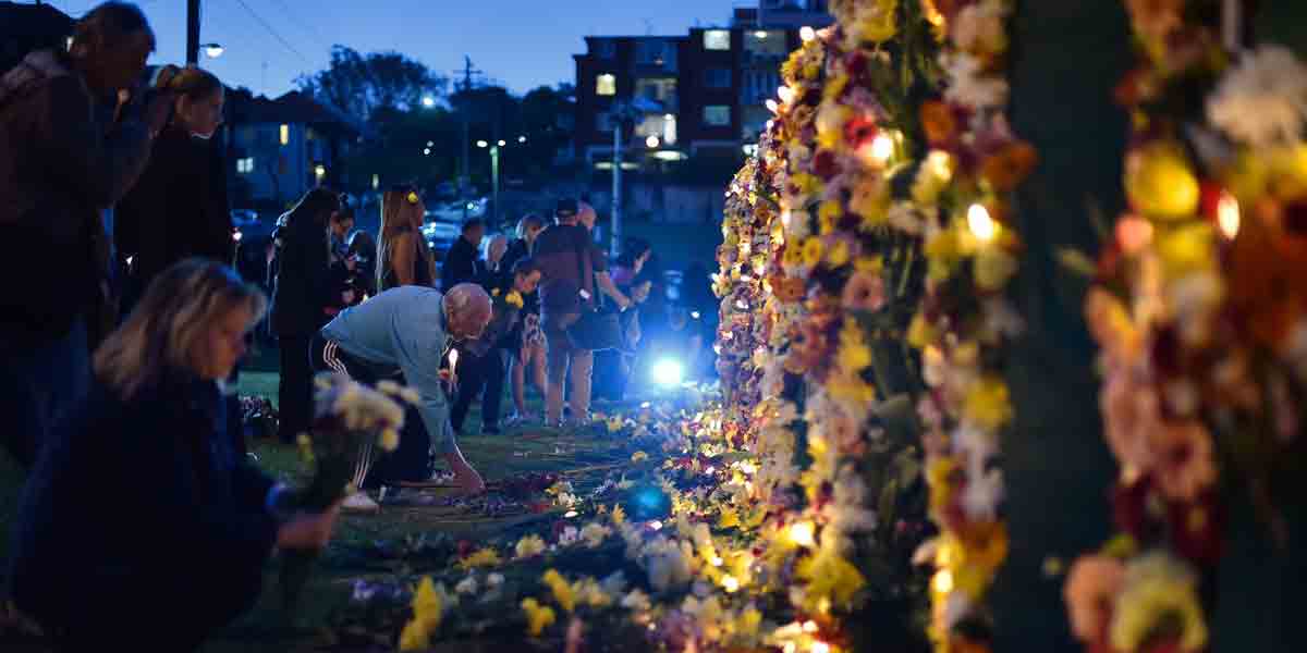 Participants place flowers during a candlelight vigil on Sydney Harbour foreshore on April 27, 2015, to call for mercy for two convicted Australian drug traffickers on death row. Amnesty International held a vigil with flowers spelling out the words 'Keep Hope Alive' as part of a floral sculpture to protest the imminent executions of drug convicts in Indonesia, including Australians Andrew Chan and Myuran Sukumaran. AFP PHOTO / Saeed 