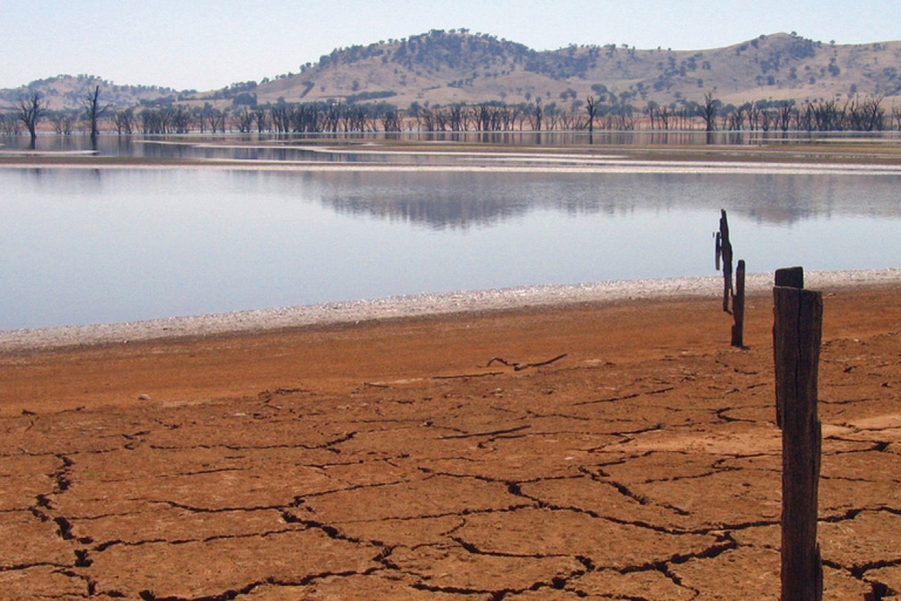 Lake Hume showing the strains of drought in 2007
