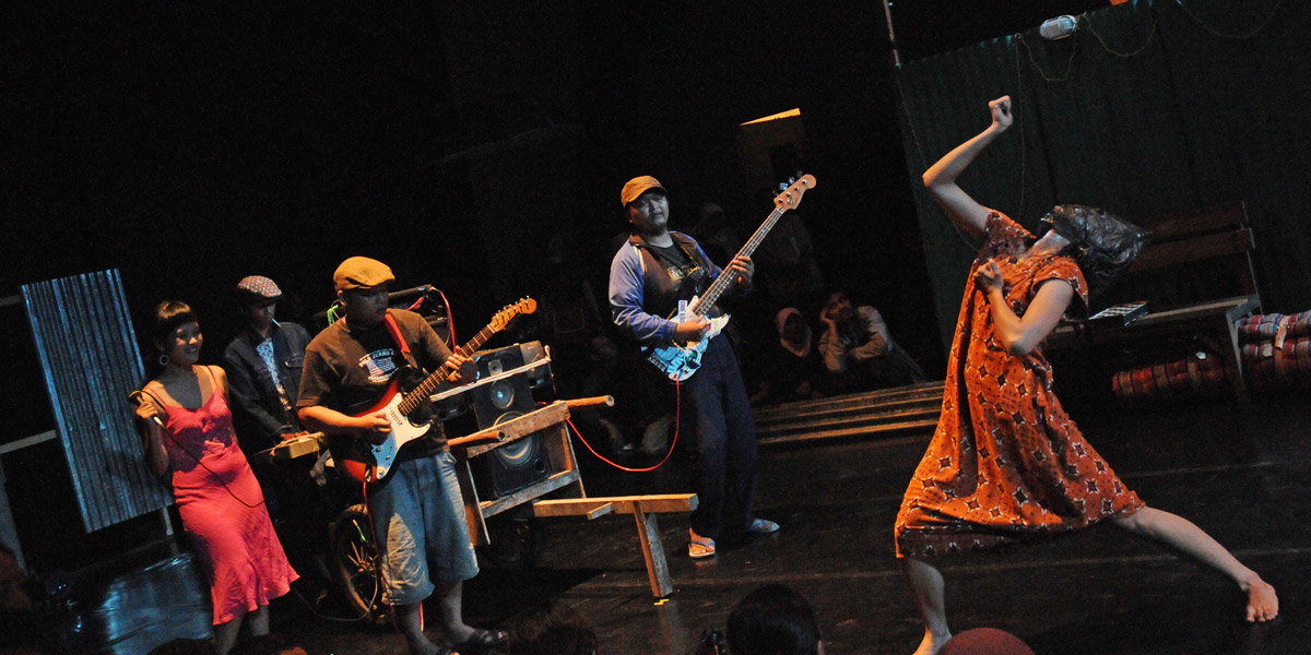 Teater Garasi's The Streets combines music, theatre and dance.
