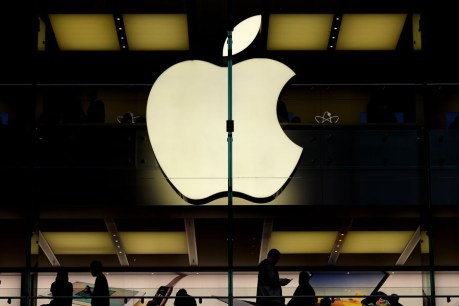Slow shipments take a bite out of Apple shares