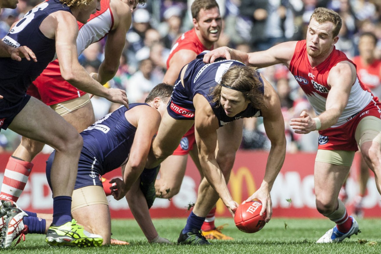 Nat Fyfe of the Fremantle Dockers breaks through a pack during the qualifying final against Sydney.