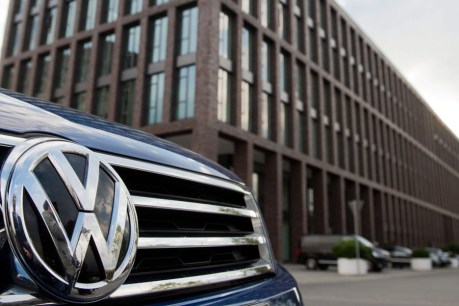VW boss quits as pollution scandal grows