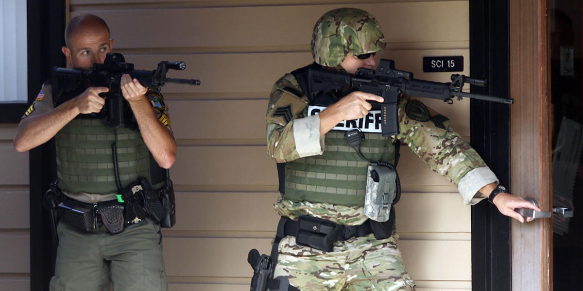 Police officers search Umpqua Community College in Roseburg, Oregon, after the shooting which killed 10 people AFP photo