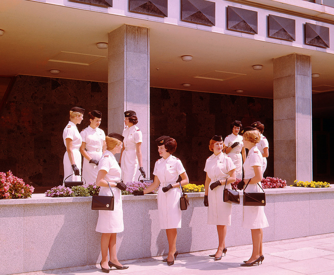 The glamour of 1950s travel. Photo: Archives New Zealand/Flickr, CC BY-SA