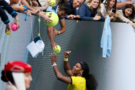 Serena swans through semi-final