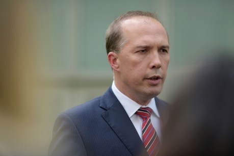 Turnbull praises under-fire Dutton on refugees