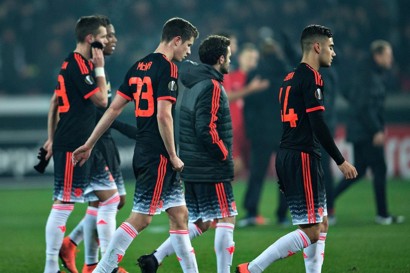 Manchester United players leave the pitch after the loss. Photo: HENNING BAGGER, EPA.
