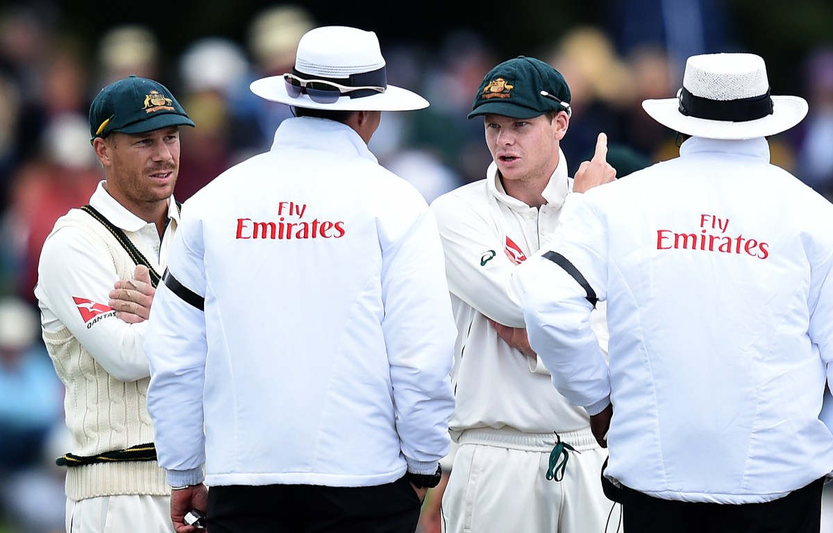 Australian captain Steve Smith gestures with umpires following their decision to give New Zealand batsman Henry Nicholls not-out after a lengthy review day 3 of the second Test Match between Australia and New Zealand at the Hagley Oval in Christchurch,  Monday, Feb. 22, 2016. (AAP Image/Dave Hunt) NO ARCHIVING, EDITORIAL USE ONLY, IMAGES TO BE USED FOR NEWS REPORTING PURPOSES ONLY, NO COMMERCIAL USE WHATSOEVER, NO USE IN BOOKS WITHOUT PRIOR WRITTEN CONSENT FROM AAP