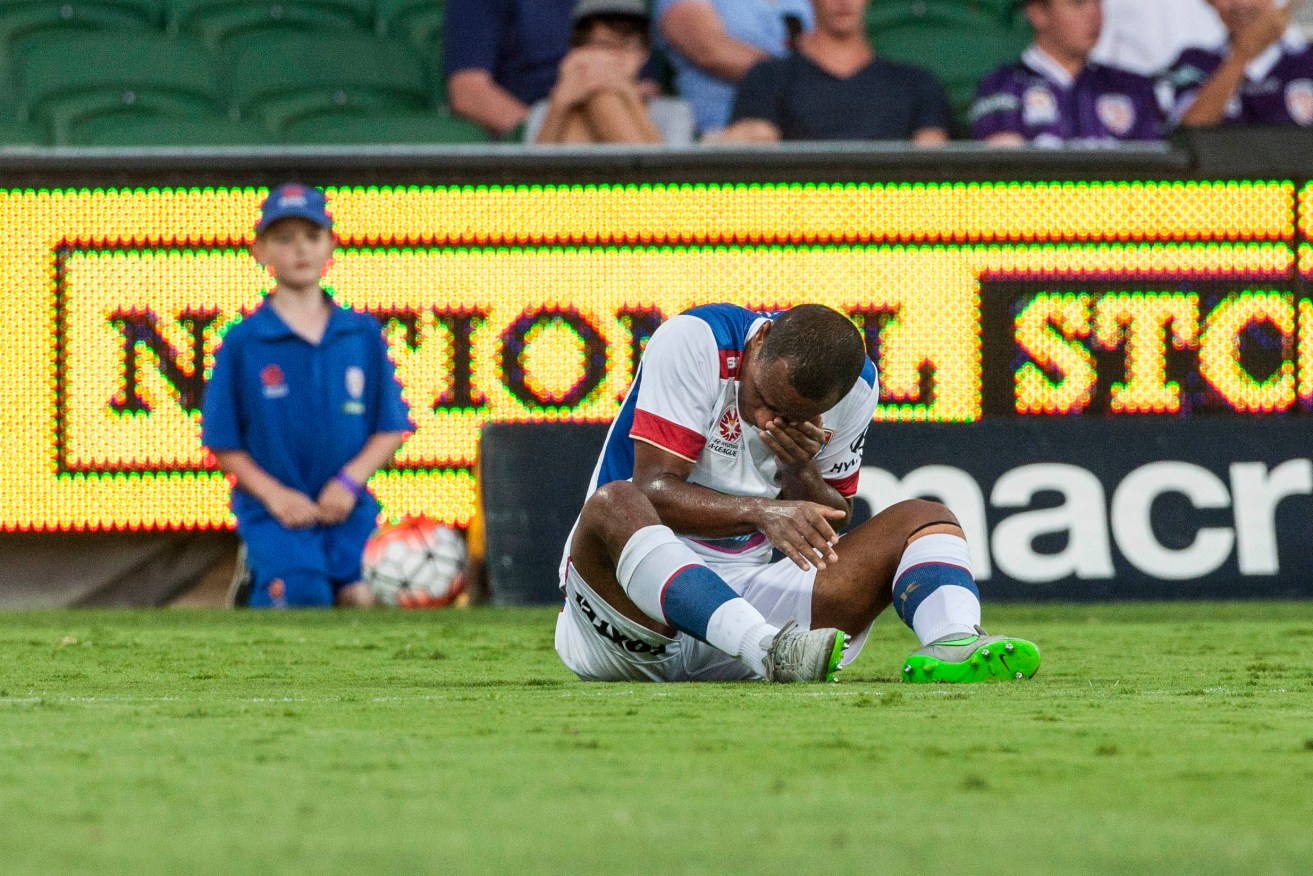 Newcastle's Leonardo was accidentally poked in the eye. Photo: Tony McDonough, AAP.