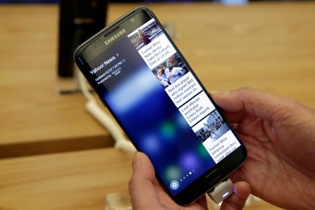 Galaxy S7 sales boost Samsung profit