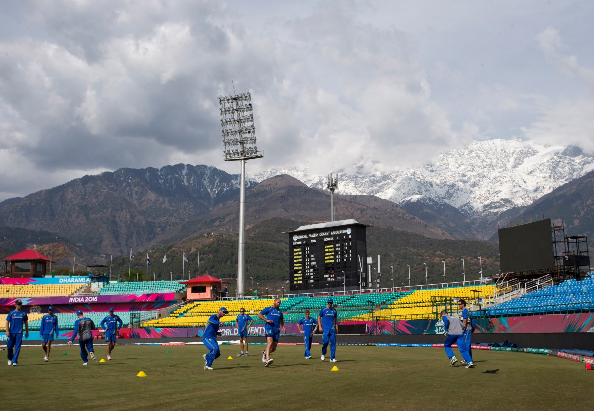 Australian cricket team practices ahead of  its match against New Zealand during the ICC World Twenty20 2016 cricket at the Himachal Pradesh Cricket Association (HPCA) stadium in Dharamsala, India, Wednesday, March 16, 2016. (AP Photo /Ashwini Bhatia)