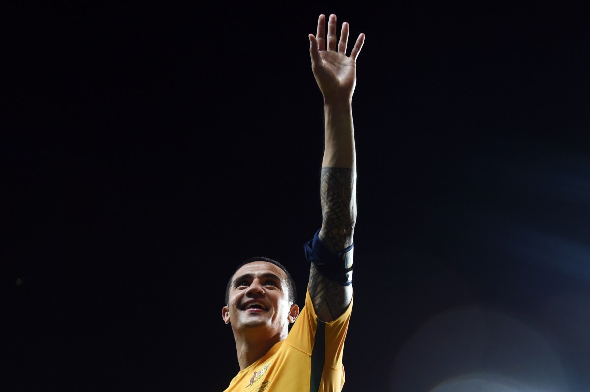 Tim Cahill of Australia waves to the crowd following their win during the group B 2018 FIFA World Cup qualifying match between Australia and Jordan at Sydney Football Stadium in Sydney on Tuesday, March 29, 2016. (AAP Image/Paul Miller) NO ARCHIVING, EDITORIAL USE ONLY