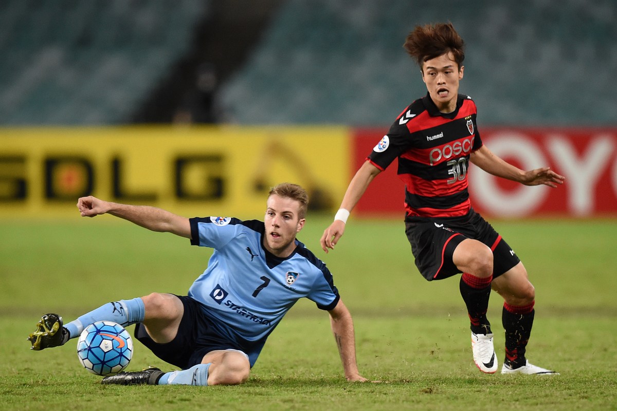 Andrew Hoole of Sydney competes for the ball with Jung Wonjin of the Steelers during the AFC Champions League group H match between Sydney FC and the Pohang Steelers at Sydney Football Stadium, in Sydney on Tuesday, April 5, 2016. (AAP Image/Dan Himbrechts) NO ARCHIVING, EDITORIAL USE ONLY