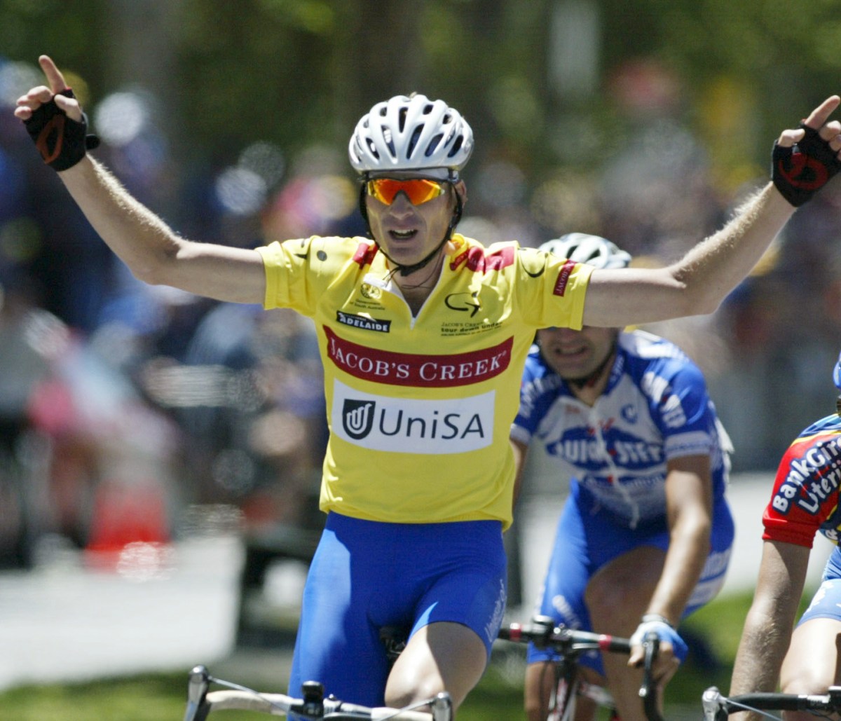 Adelaide, January 25, 2004. South Australian Patrick Jonker (UniSA Team) crosses the finish line to win the tour outright in the final day of the Jacob's Creek Tour Down Under in Adelaide, South Australia. (AAP Image/Tom Miletic) NO ARCHIVING