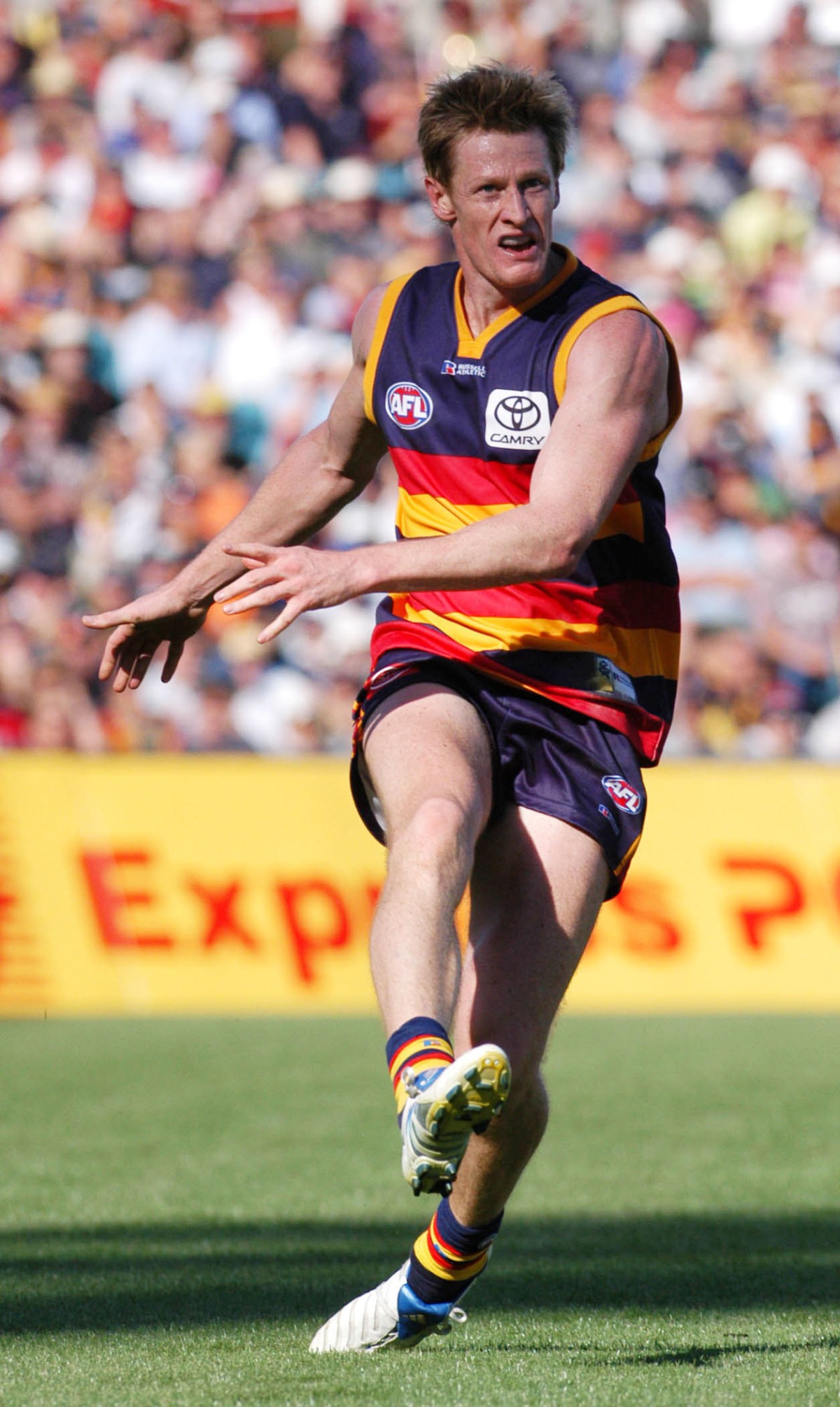 Adelaide, March 27, 2005. Adelaide Crows back Ben Hart in action after returning from injury against West Coast Eagles in their first round clash at AAMI Stadium, Adelaide, South Australia. ( AAP Image/Tom Miletic) NO ARCHIVING.