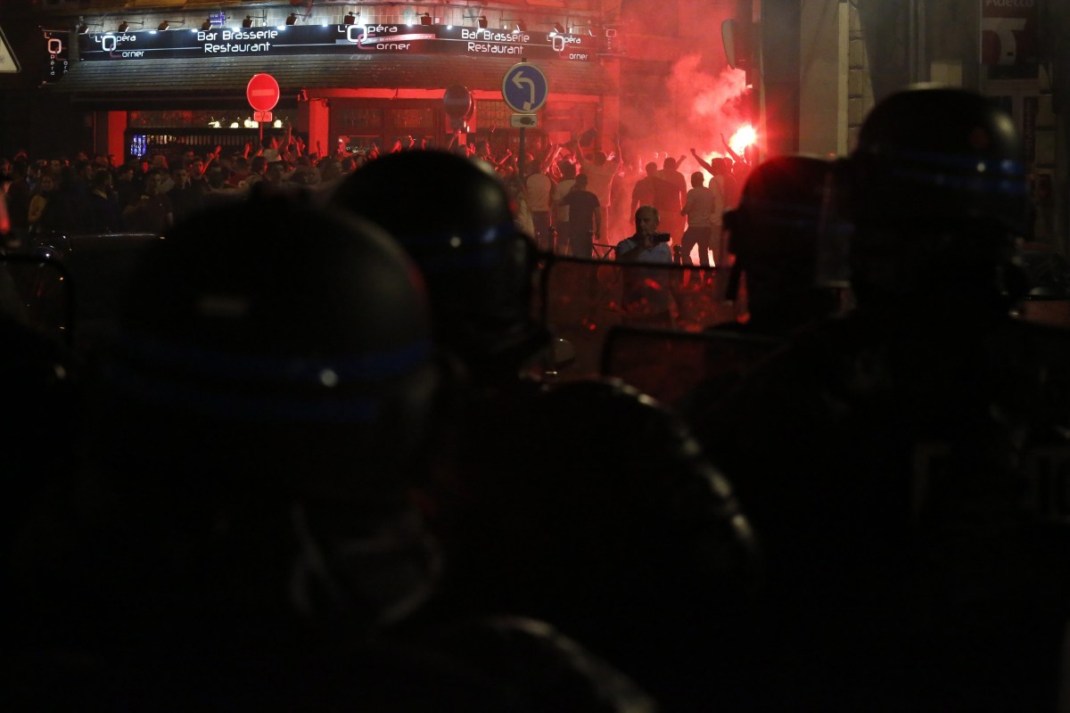 epa05368396 Clashes between English soccer fans and French police in Lille one day before the match UEFA EURO 2016 group B preliminary round match between England and Wales in Lens, France, 15 June 2016. The UEFA EURO 2016 soccer championship takes place from 10 June to 10 July 2016 in France. EPA/THIBAULT VANDERMERSCH