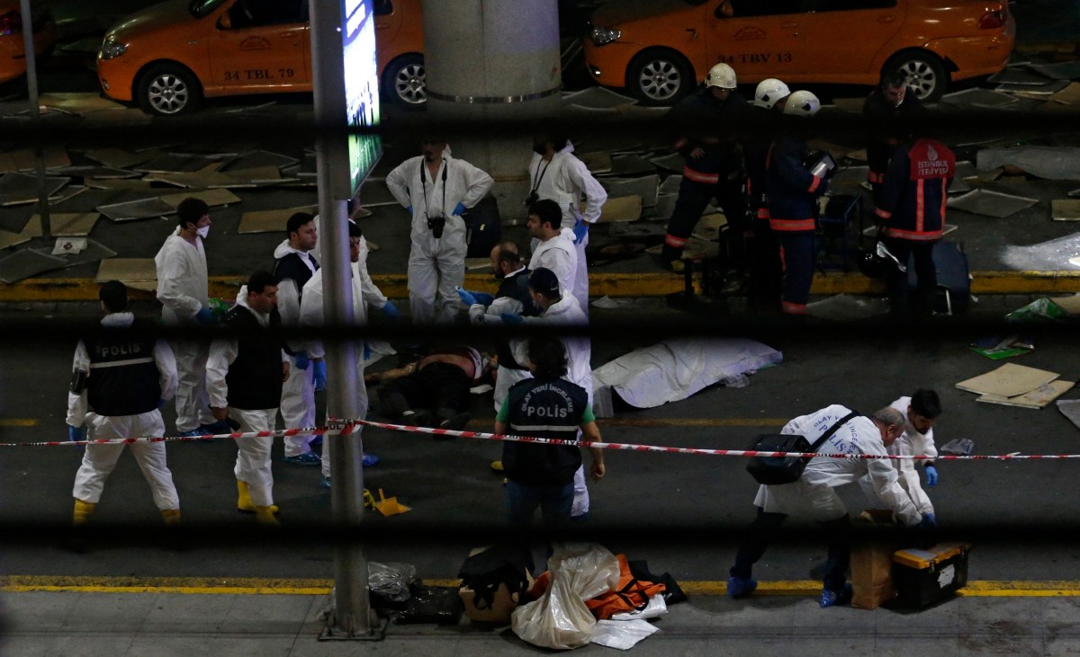 epa05396923 Crime scene investigators work next to a body after a suicide bomb attack at Ataturk Airport in Istanbul, Turkey, 28 June 2016. At least 10 people were killed and scores injured in two separate explosions that hit Ataturk Airport. EPA/SEDAT SUNA