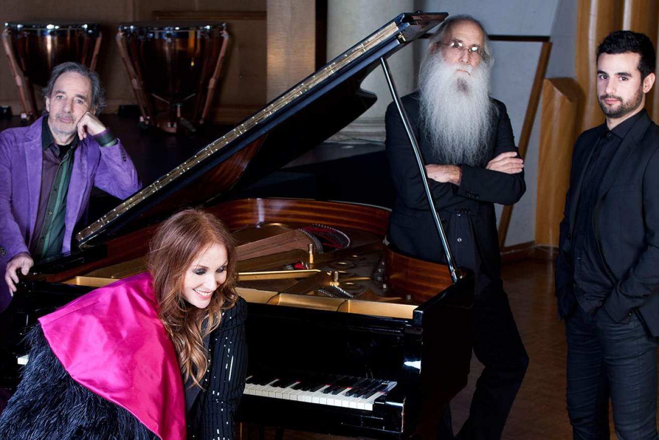 Judith Owen and Harry Shearer with their musicians. Photo: Alessia Laudoni