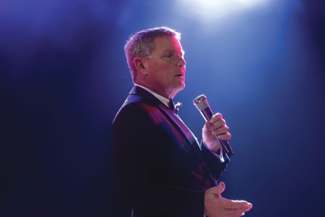 Tom Burlinson Performs Sinatra at the Sands