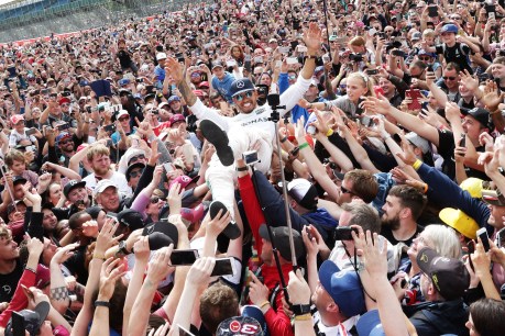 Hamilton delights fans while Ricciardo left “lonely and bored”