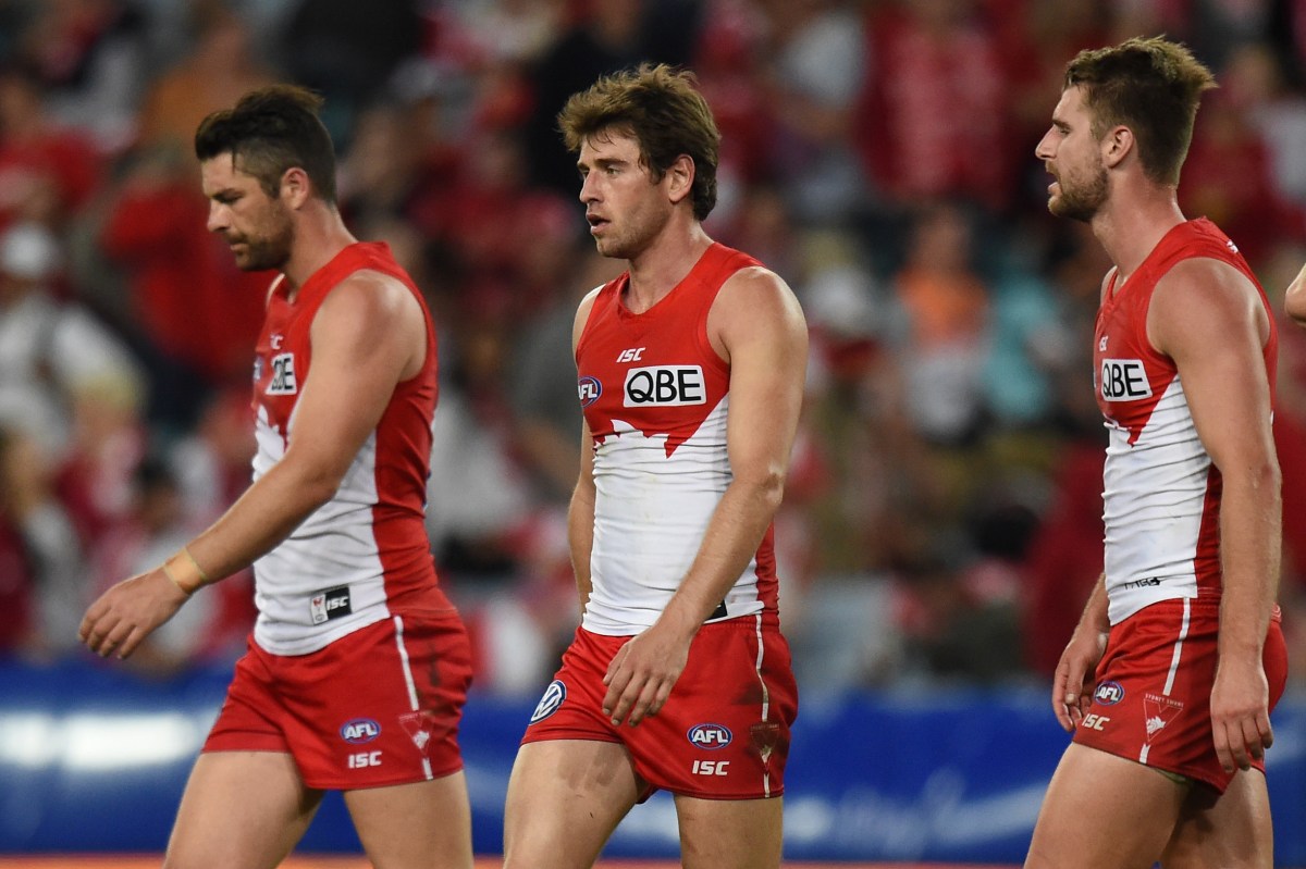 A dejected Heath Grundy, Nick Smith and Toby Nankervis of the Swans after their loss to the Giants during the first qualifying final AFL match between the Sydney Swans and the Greater Western Sydney Giants at ANZ  Stadium in Sydney, Saturday, Sept. 10, 2016. (AAP Image/Dean Lewins) NO ARCHIVING, EDITORIAL USE ONLY