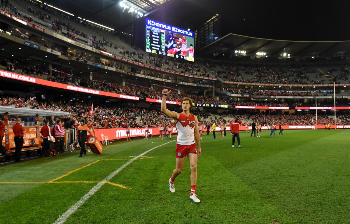 Kurt Tippett of the Swans celebrates their win in the AFL preliminary final between the Geelong Cats and the Sydney Swans at the MCG in Melbourne, Friday, Sept. 23, 2016. (AAP Image/Tracey Nearmy) NO ARCHIVING, EDITORIAL USE ONLY