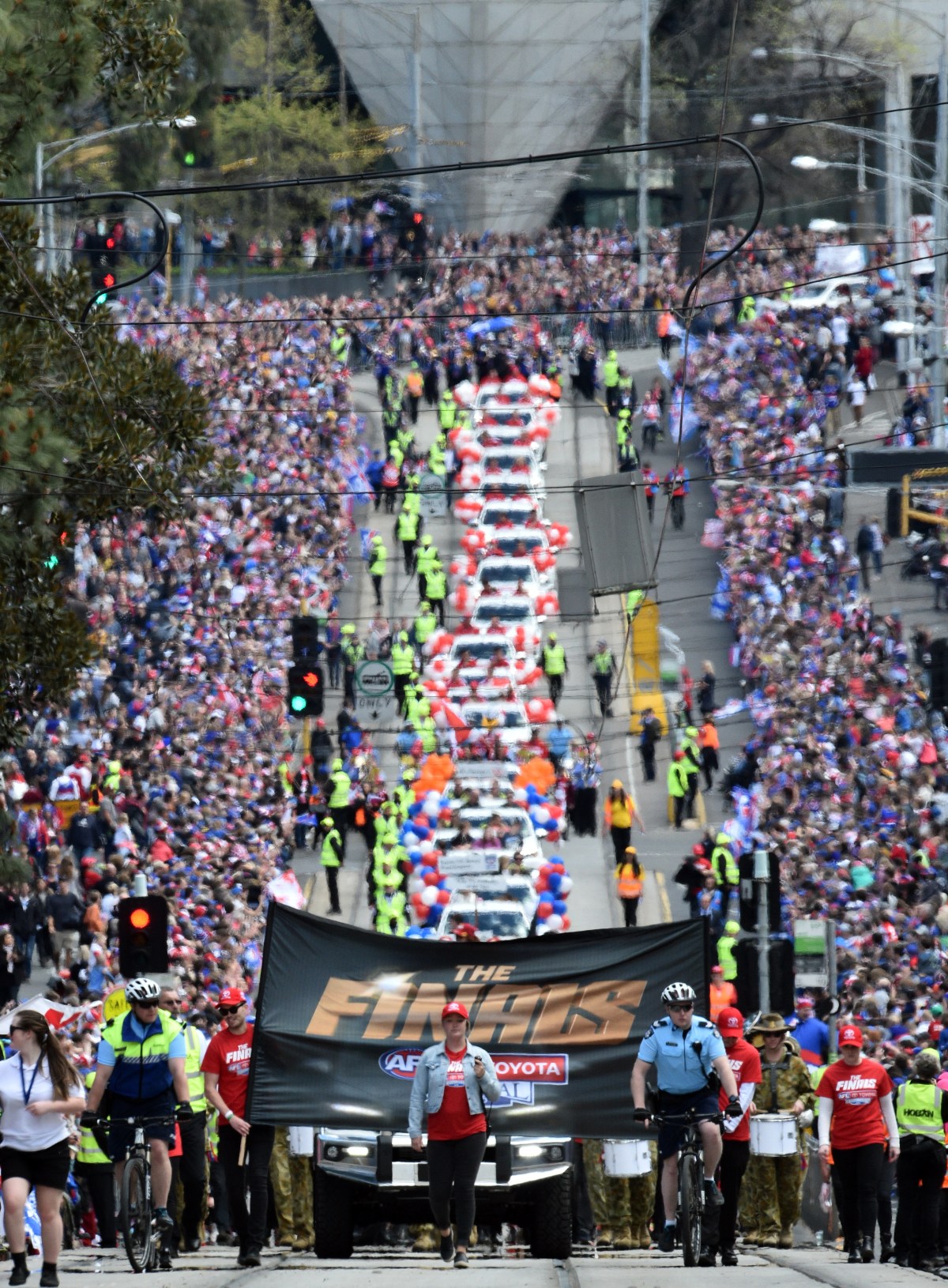 Fans gather along Wellington Parade for of the AFL Grand Final Parade in Melbourne, Friday, Sept. 30, 2016. (AAP Image/Julian Smith) NO ARCHIVING