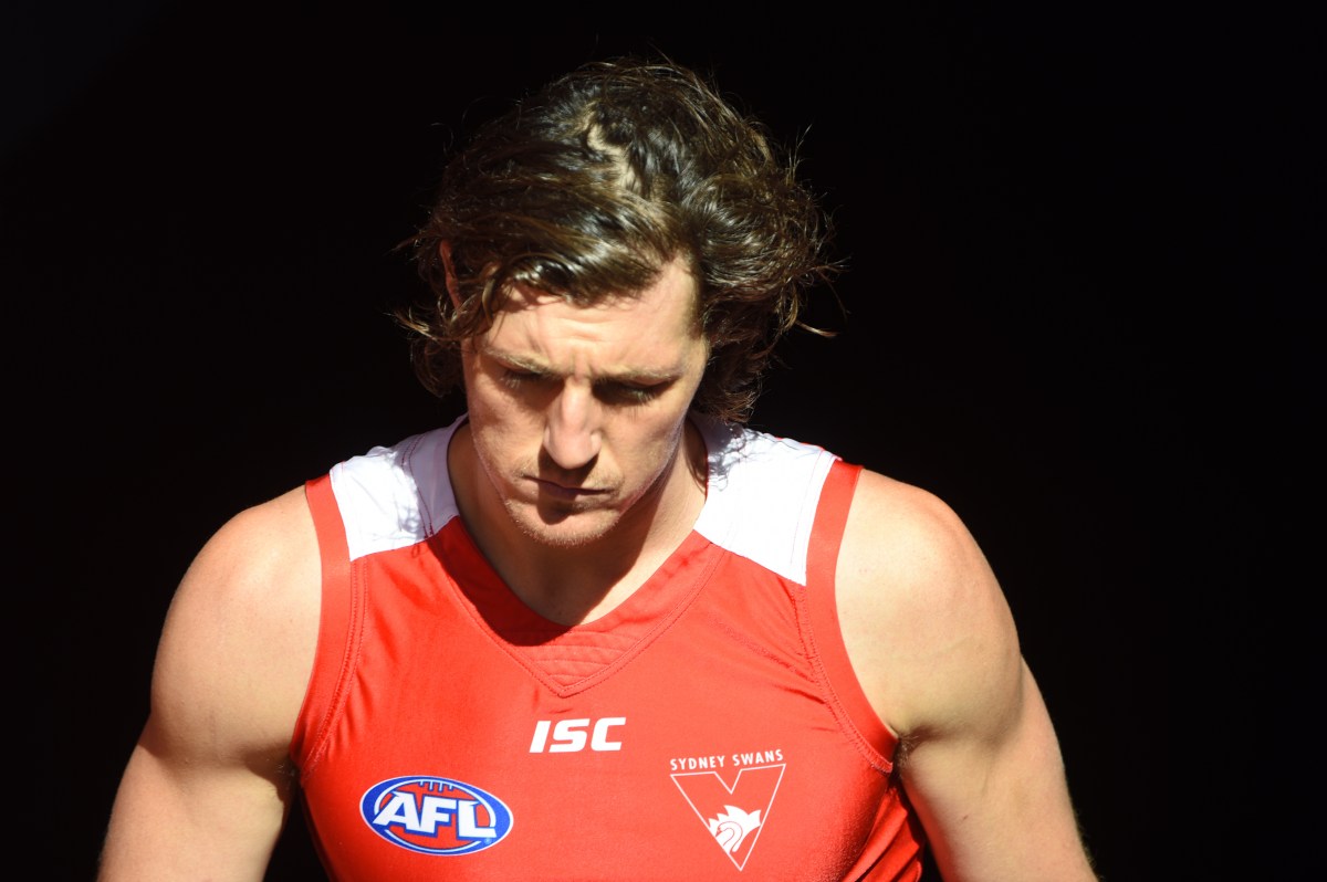 Sydney Swans player Kurt Tippett takes to the field during a training session, at the Sydney Cricket Ground, in Sydney, Wednesday, Sept. 28, 2016. The Sydney Swans will play the Western Bulldogs in the AFL Grand Final at the Melbourne Cricket Ground on Saturday. (AAP Image/Mick Tsikas) NO ARCHIVING