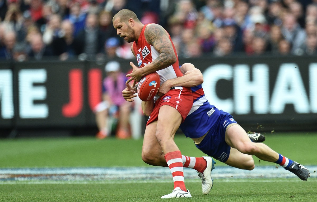 Lance Franklin of the Swans (left) is tackled by Bulldogs player Dale Morris in the fourth quarter during the AFL Grand Final between the Sydney Swans and the Western Bulldogs at the MCG in Melbourne, Saturday, Oct. 1, 2016. (AAP Image/Julian Smith) NO ARCHIVING, EDITORIAL USE ONLY