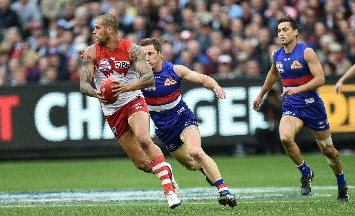 Lance Franklin of the Swans (left) is chased down by Dale Morris of the Western Bulldogs during the AFL Grand Final between the Sydney Swans and the Western Bulldogs at the MCG in Melbourne, Saturday, Oct. 1, 2016. (AAP Image/Julian Smith) NO ARCHIVING, EDITORIAL USE ONLY