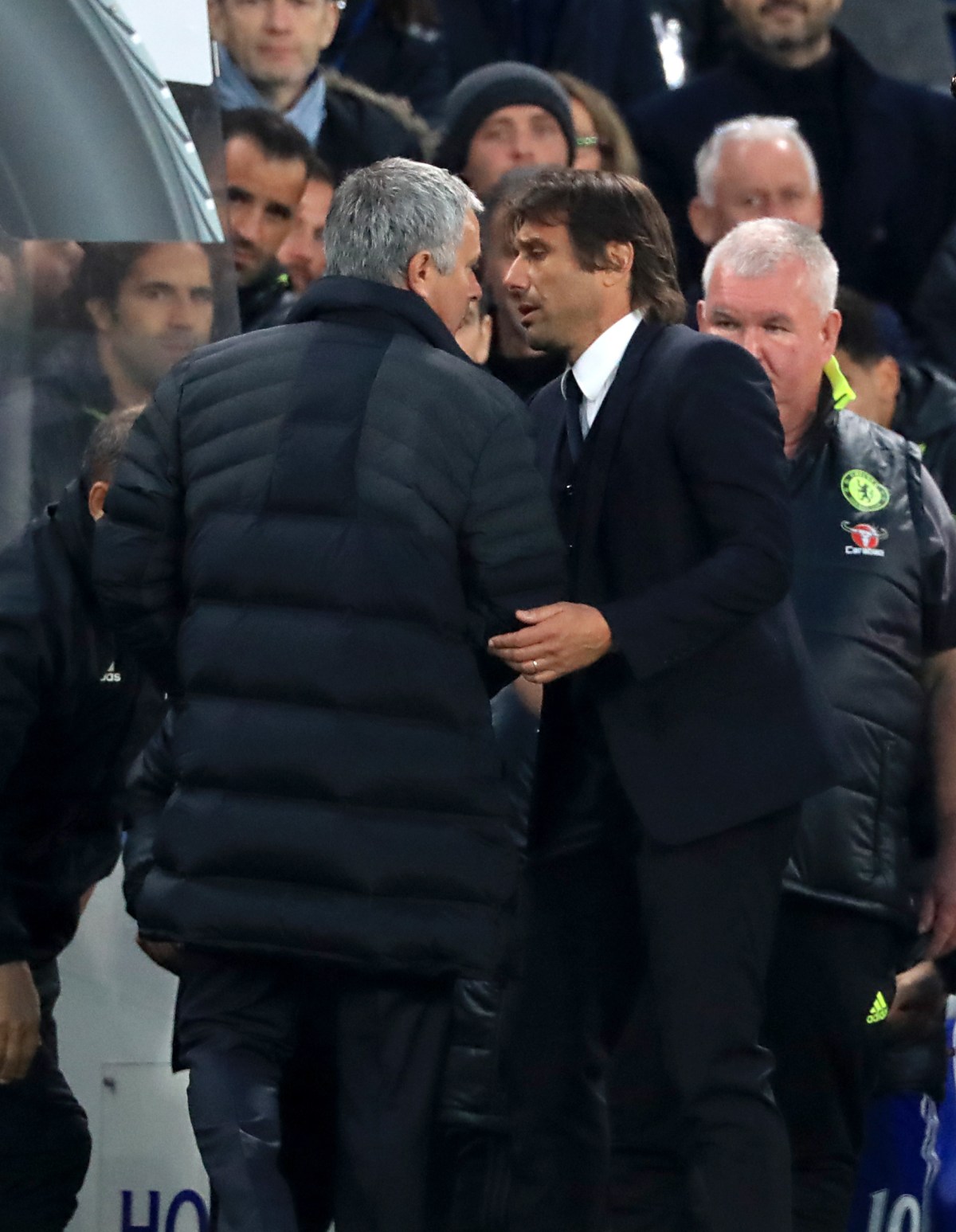 Manchester United manager Jose Mourinho (left) and Chelsea manager Antonio Conte shake hands after the final whistle of the Premier League match at Stamford Bridge, London.. Picture date: Sunday October 23, 2016. See PA story SOCCER Chelsea. Photo credit should read: John Walton/PA Wire. RESTRICTIONS: EDITORIAL USE ONLY No use with unauthorised audio, video, data, fixture lists, club/league logos or "live" services. Online in-match use limited to 75 images, no video emulation. No use in betting, games or single club/league/player publications.