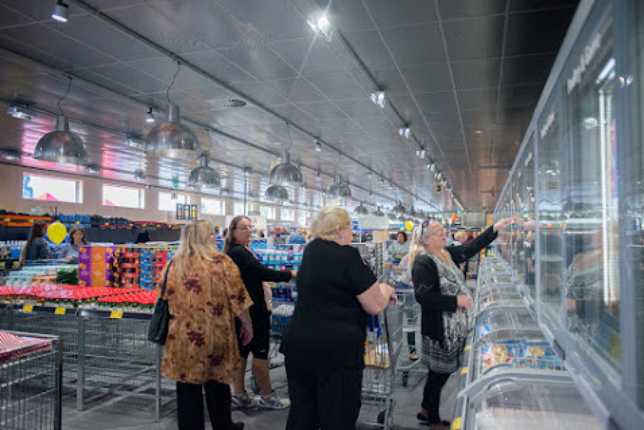 Shoppers at Aldi's Parafield Gardens store. Photo: Nat Rogers/InDaily