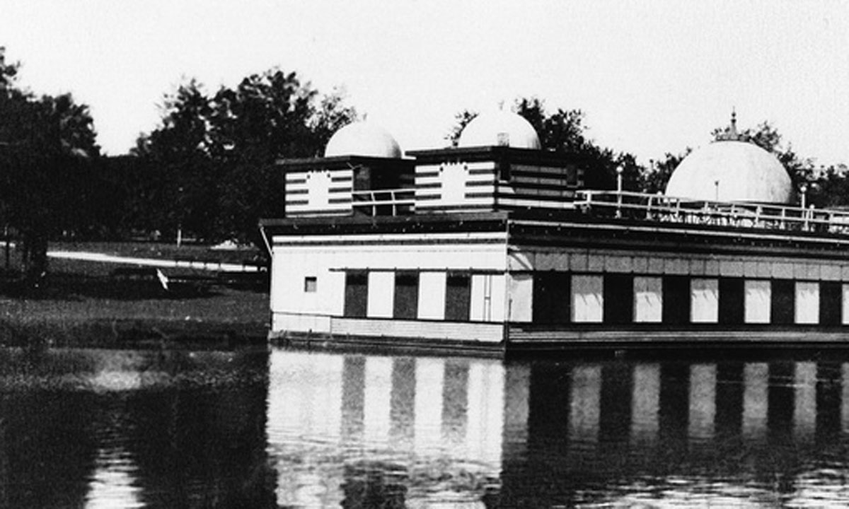 The original Floating Palais. Photo: State Library