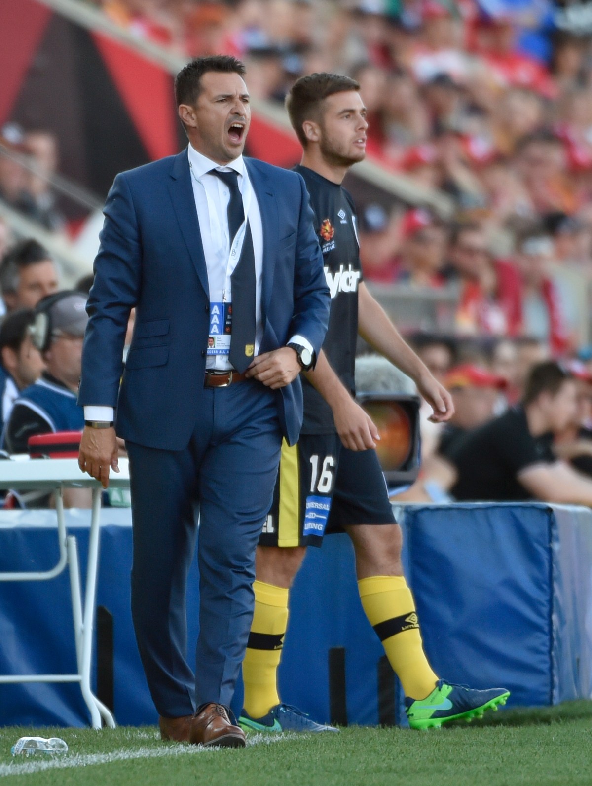 Head Coach of the Central Coast Mariners Paul Ikon during the Round 5 A-League match between Adelaide United and the Central Coast Mariners at Cooper Stadium in Adelaide, Sunday, Nov. 6, 2016. (AAP Image/David Mariuz) NO ARCHIVING, EDITORIAL USE ONLY
