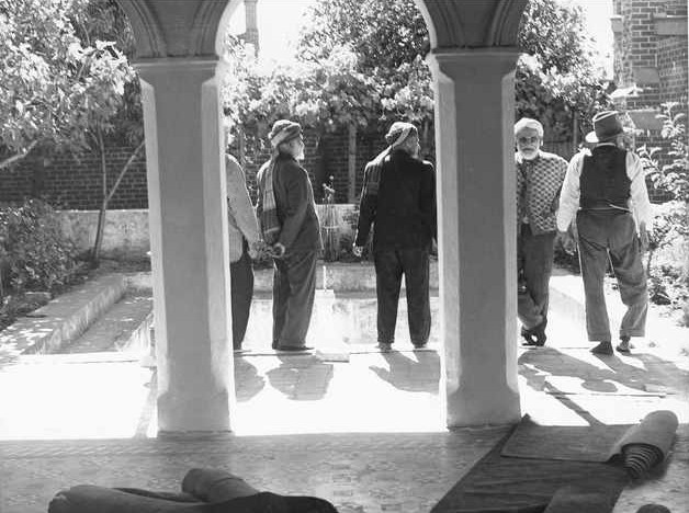 View through arches of Adelaide Mosque to garden and pool in 1937. Image courtesy of the State Library of South Australia, SLSA: B 7286, Public Domain