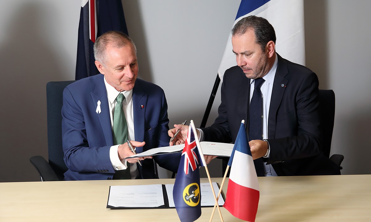 Premier Weatherill and Ambassador Lecourtier signing the agreement.