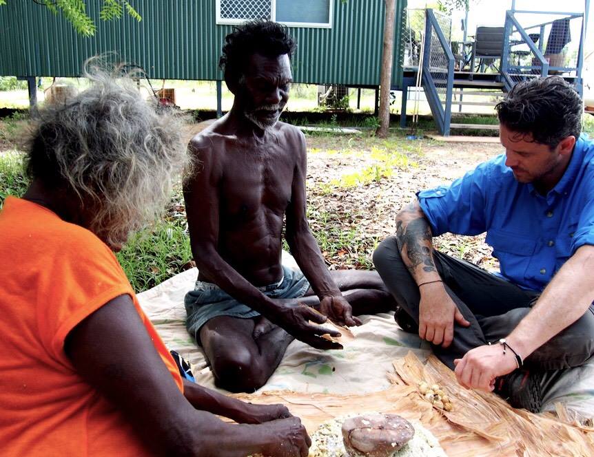 Aunty Dorothy and Richard Gandhuwuy Garrawurra show Zonfrillo the first steps for making cycad damper.
