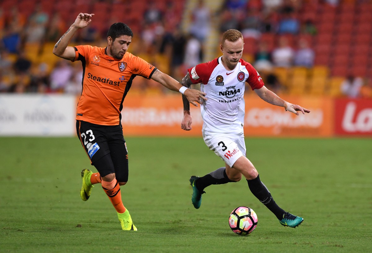 Roar player Dimitri Petratos (left) competes with Wanderers player Jack Clisby during the round 17 A-League match between the Brisbane Roar and the Western Sydney Wanderers at Suncorp Stadium in Brisbane, Saturday, Jan. 28, 2017. (AAP Image/Dave Hunt) NO ARCHIVING, EDITORIAL USE ONLY