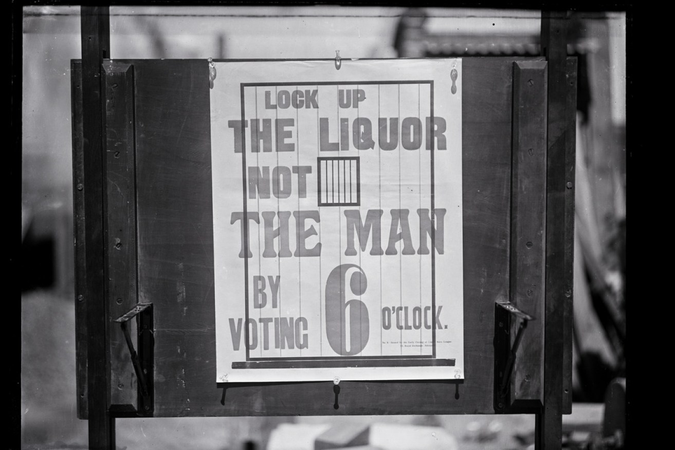 A referendum campaign poster in favour of 6 o'clock closing. Photo: State Library of South Australia