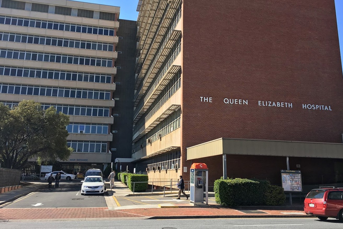 Doctors "lost control" of patients at the Queen Elizabeth Hospital emergency department after a planned IT system shutdown, a South Australian Salaried Medical Officers' Association report says. Photo: Tony Lewis / InDaily