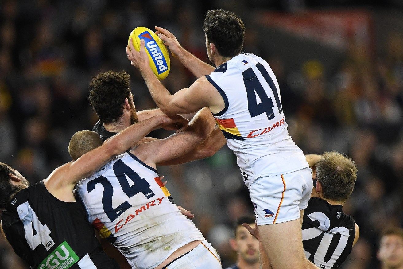 Mitch McGovern takes what is colloquially known as "a fair grab". Photo: Julian Smith / AAP
