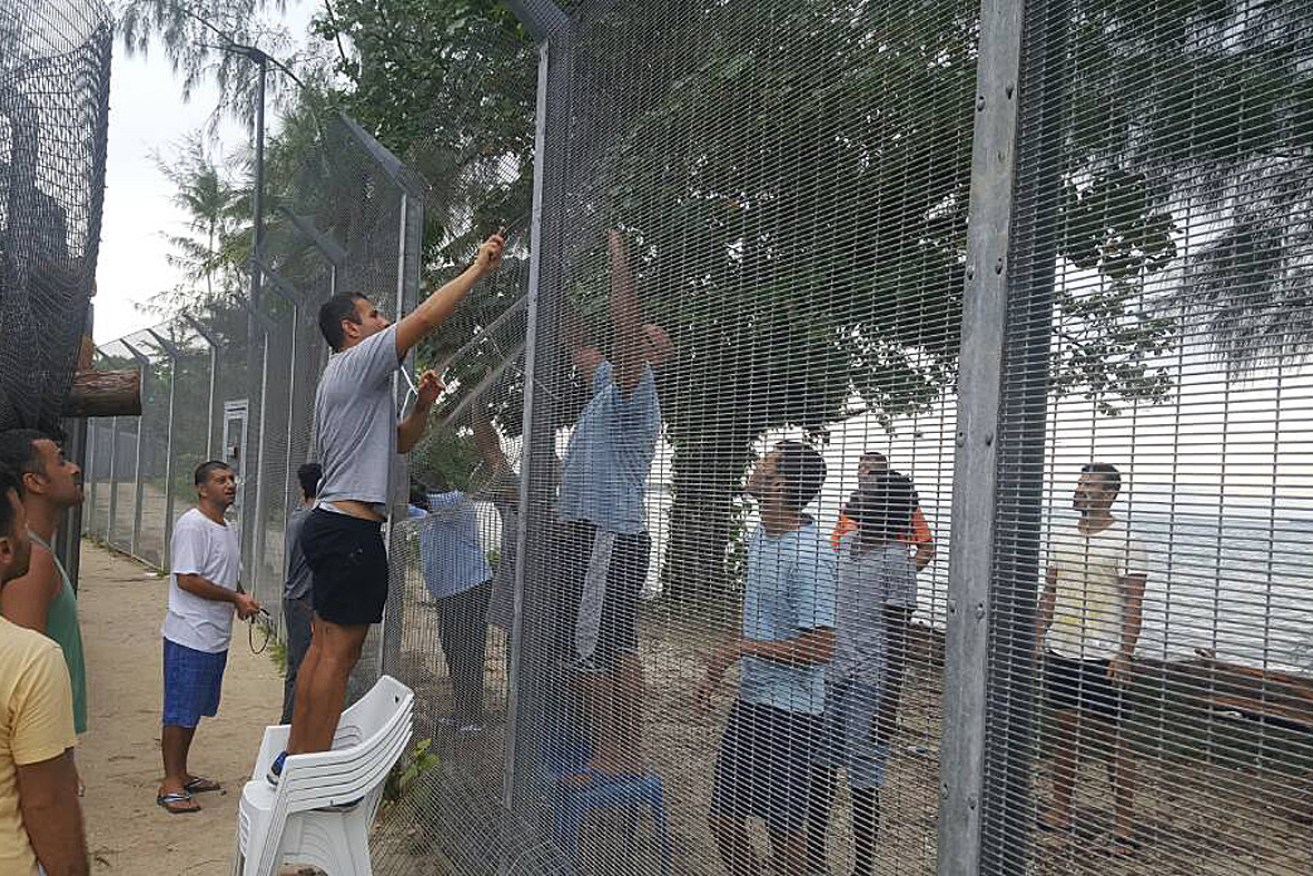 Detainees securing a recently damaged perimeter fence at the Manus Island immigration detention centre in Papua New Guinea. Photo: Supplied by Refugee Action Coalition