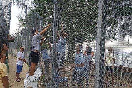 Manus detainees fearful as food, water and power set to be cut off