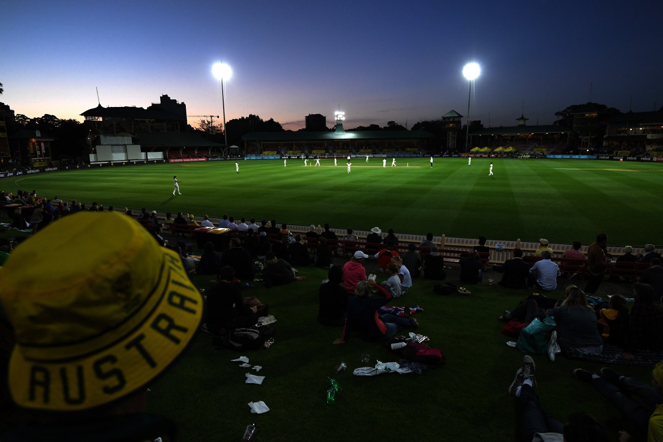 Sunset during the Womens Ashes day/night Test between Australia and England at North Sydney Oval in Sydney, Thursday, November 9, 2017.  (AAP Image/Dean Lewins) NO ARCHIVING, EDITORIAL USE ONLY, IMAGES TO BE USED FOR NEWS REPORTING PURPOSES ONLY, NO COMMERCIAL USE WHATSOEVER, NO USE IN BOOKS WITHOUT PRIOR WRITTEN CONSENT FROM AAP
